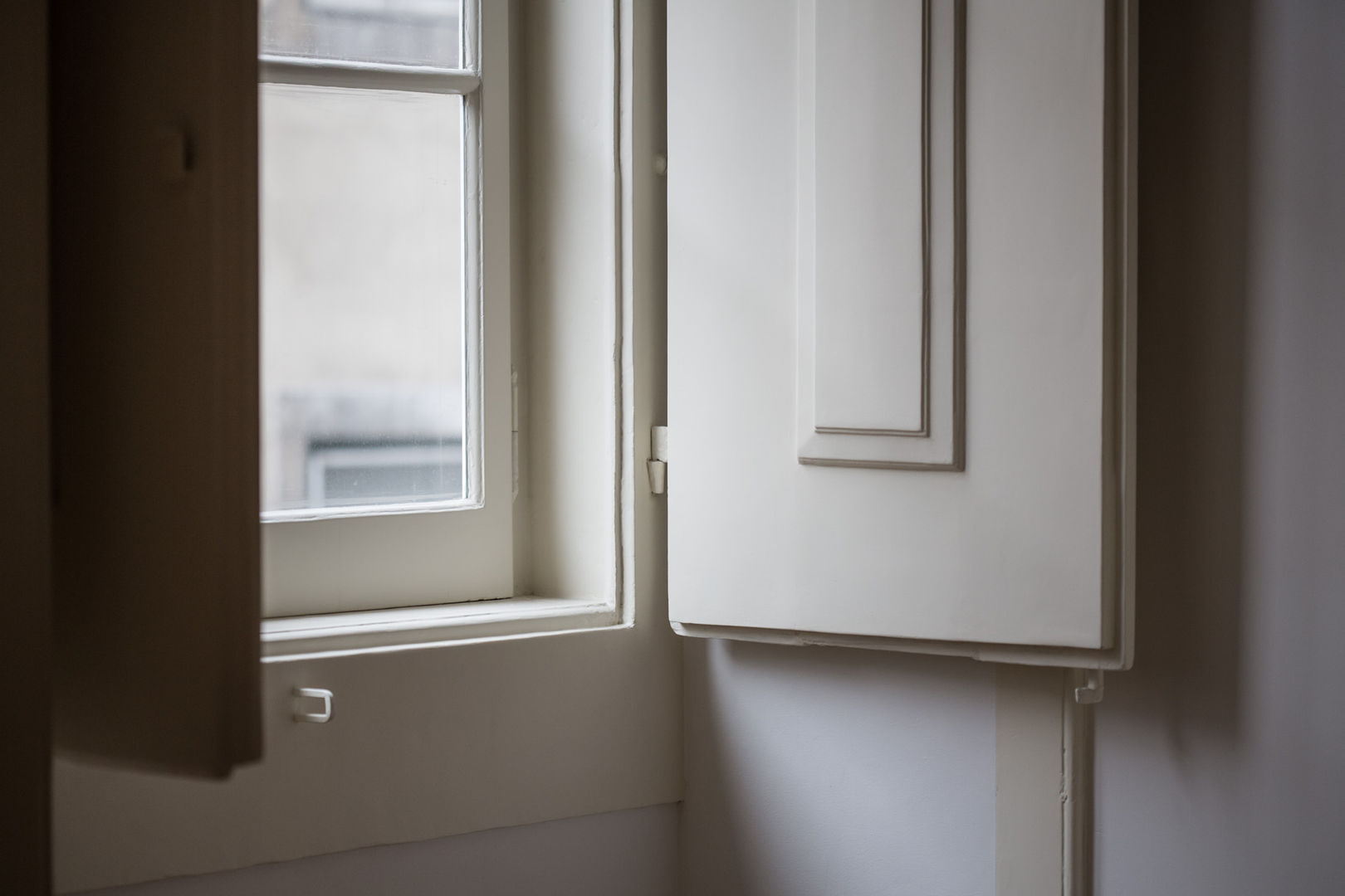 Reabilitação de apartamento pombalino, Architect Your Home Architect Your Home クラシカルな 窓&ドア