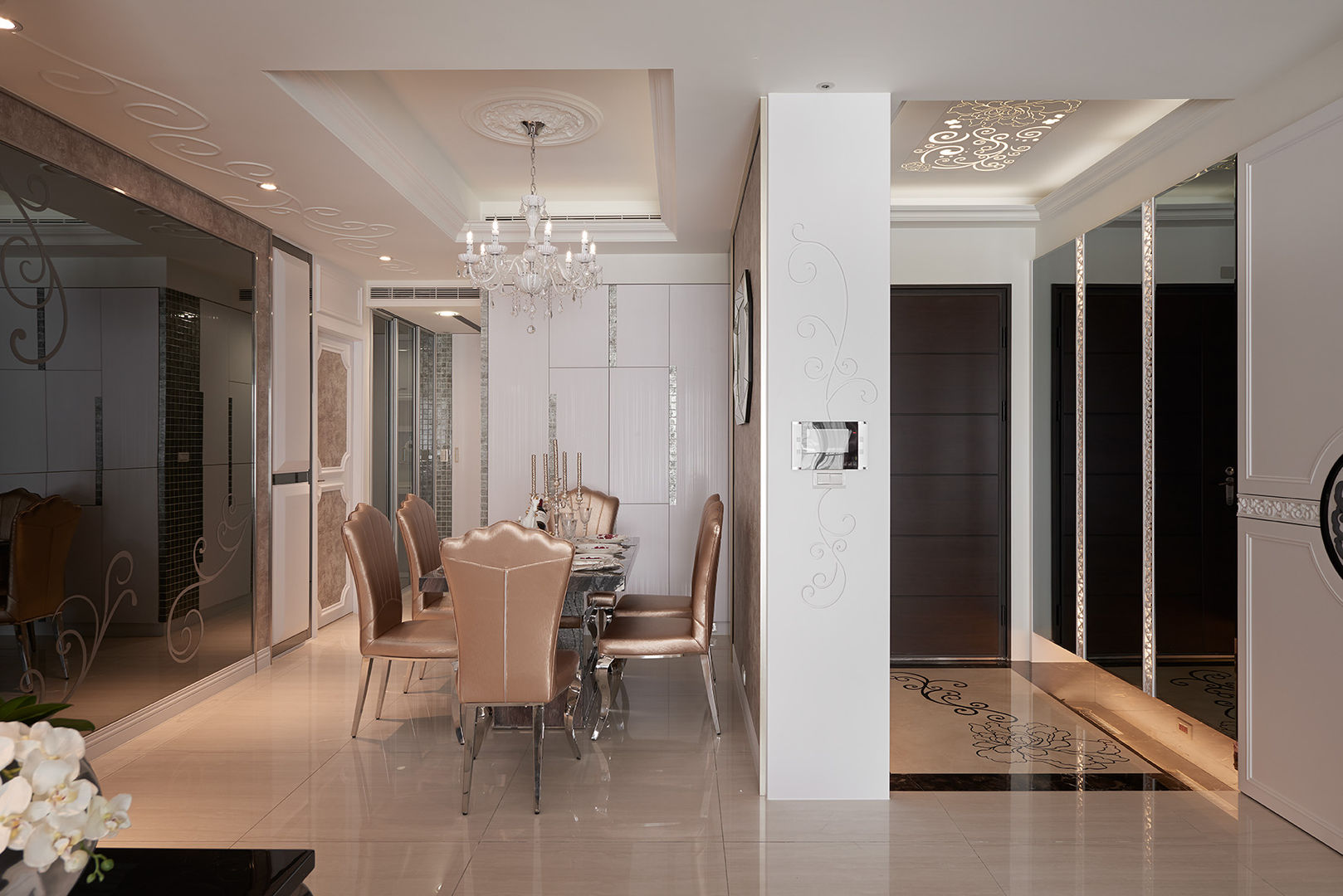 溫暖的玻璃光藝術 趙玲室內設計 經典風格的走廊，走廊和樓梯 玄關,餐廳,新古典