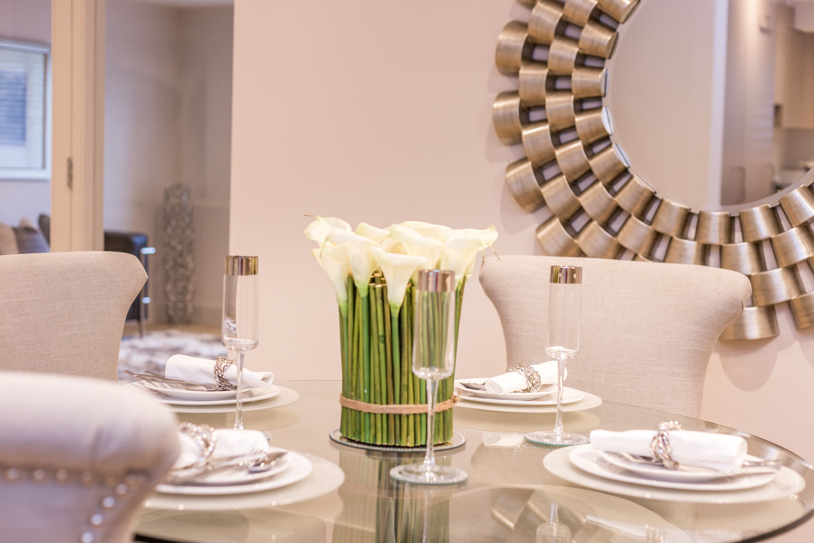 Sandbanks apartment SMB Interior Design Ltd Столовая комната в стиле модерн dining,Sandbanks,showhome