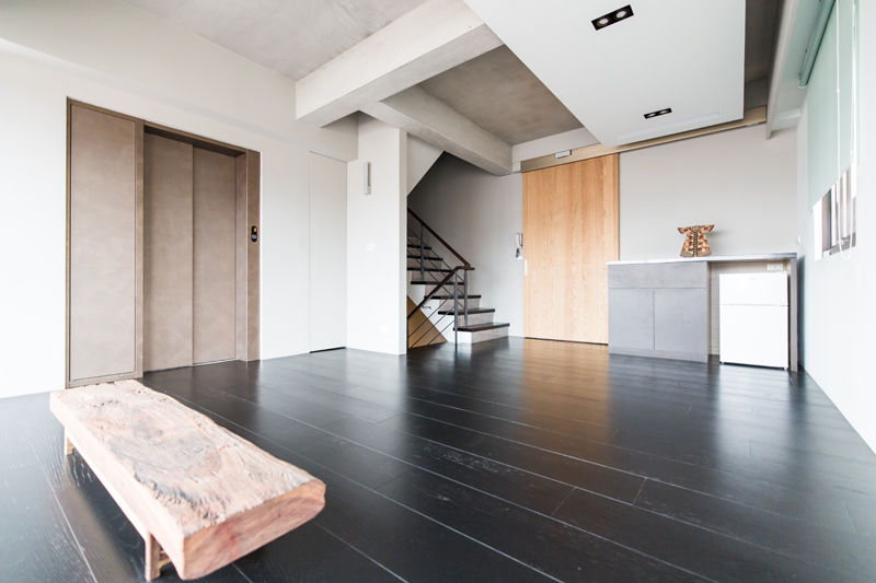 主臥起居室 果仁室內裝修設計有限公司 Minimalist corridor, hallway & stairs