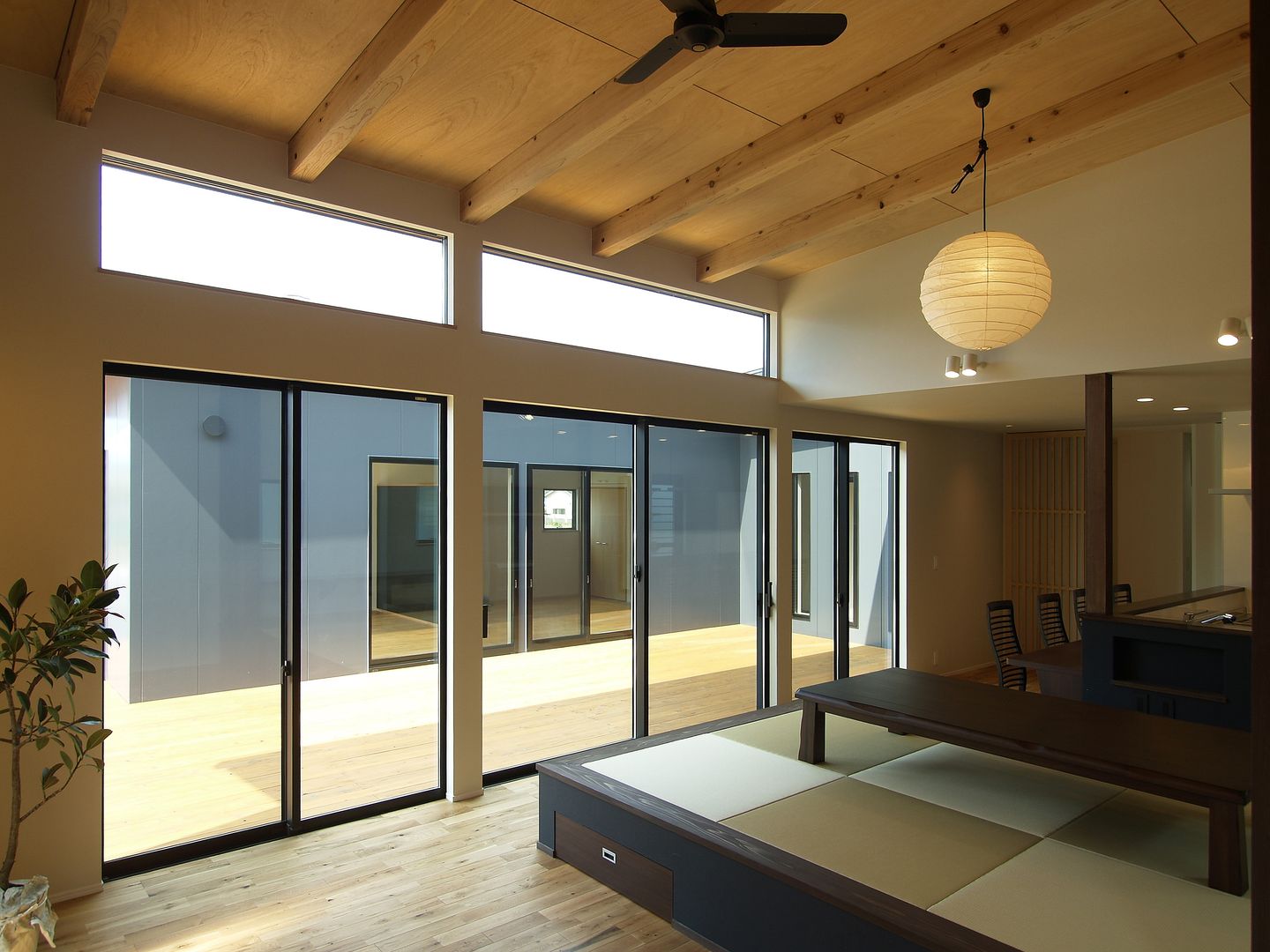 庵川の家, ａｉ建築アトリエ ａｉ建築アトリエ Eclectic style living room