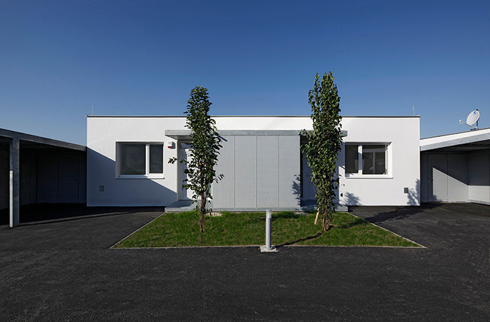 Reihenhausanlage Zistersdorf, illichmann-architecture illichmann-architecture บ้านและที่อยู่อาศัย