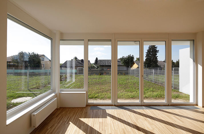 Reihenhausanlage Zistersdorf, illichmann-architecture illichmann-architecture Modern living room