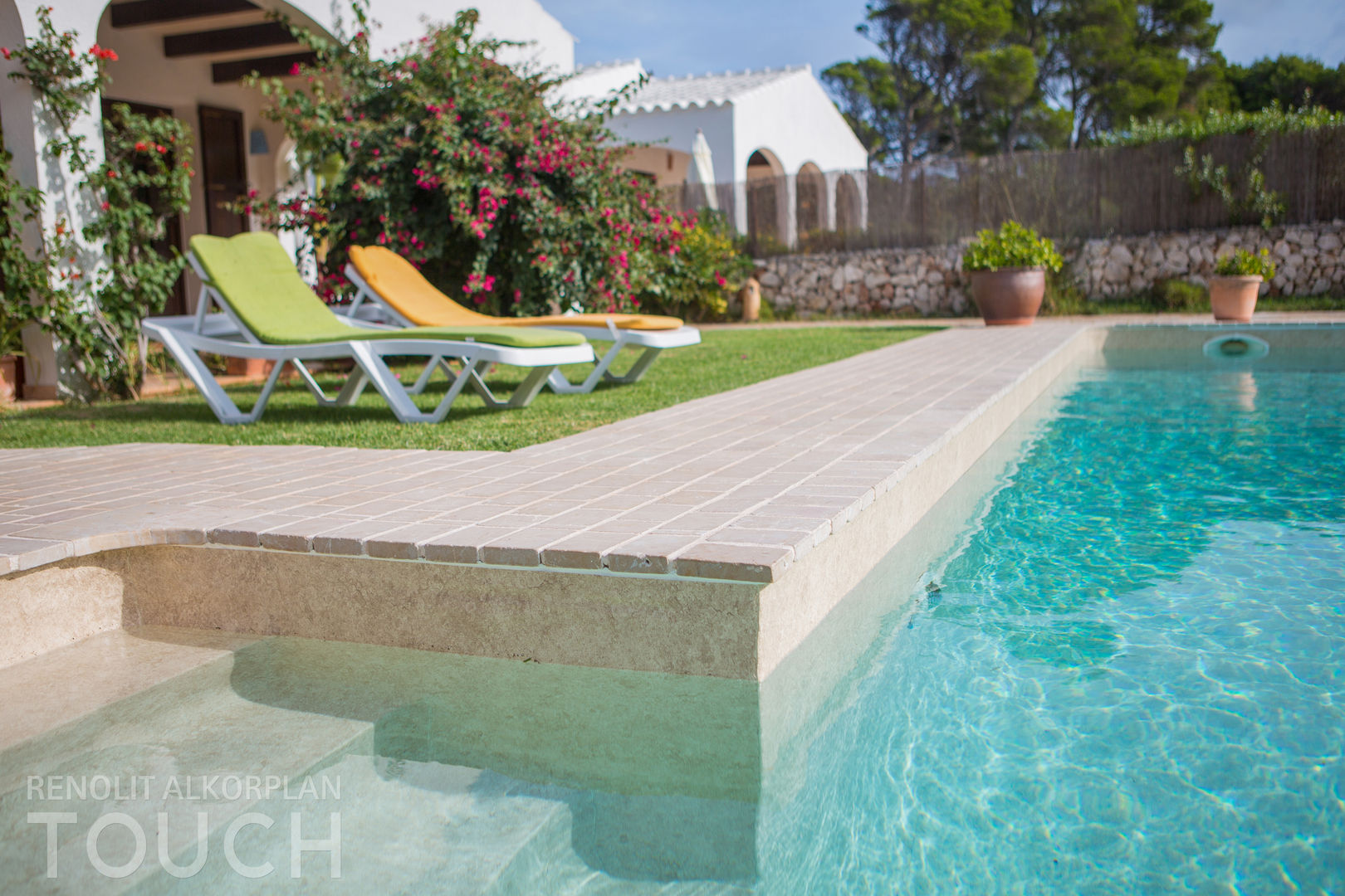 Piscina revestida con membrana armada RENOLIT ALKORPLAN TOUCH Sublime. RENOLIT ALKORPLAN