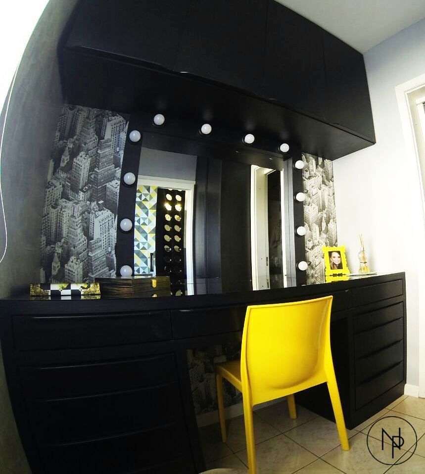 Suite garota Rock'n Roll, Natália Pelegrini - Arquitetura e Interiores Natália Pelegrini - Arquitetura e Interiores Modern dressing room MDF