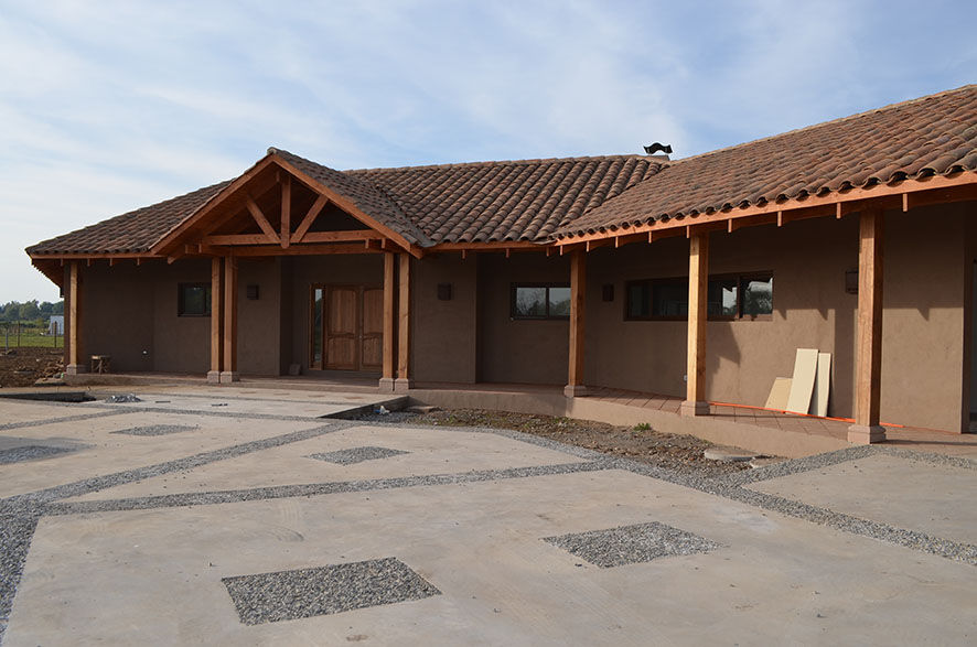 CASA LUCERO CURICÓ, HERNÁN MARTÍNEZ ARQUITECTOS HERNÁN MARTÍNEZ ARQUITECTOS 房子 木頭 Wood effect