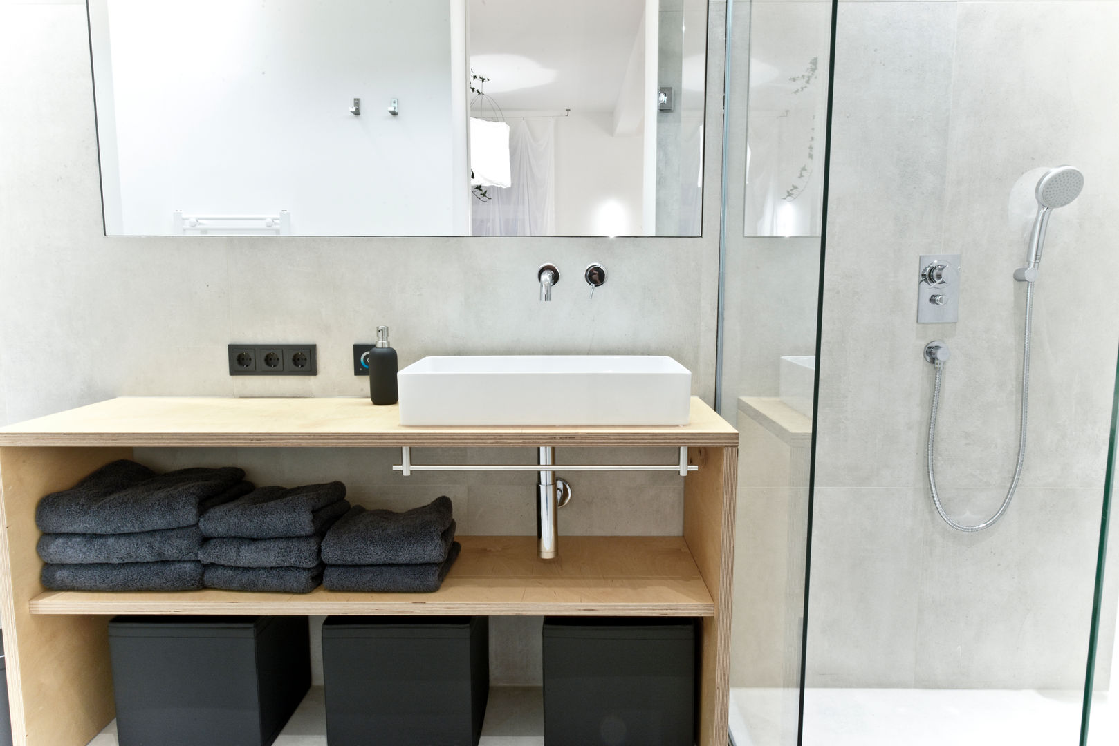 70 qm Loft, freudenspiel - Interior Design freudenspiel - Interior Design Casas de banho modernas