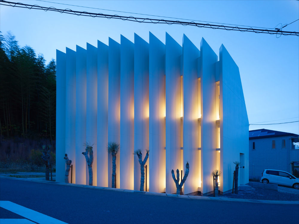 面白い扇の家 / House in Muko, 藤原・室 建築設計事務所 藤原・室 建築設計事務所 Casas modernas