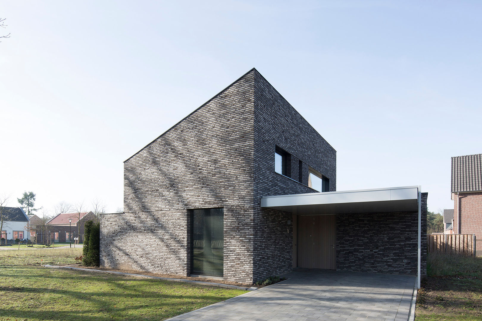 Energiepositieve woning, Joris Verhoeven Architectuur Joris Verhoeven Architectuur Minimalist garage/shed