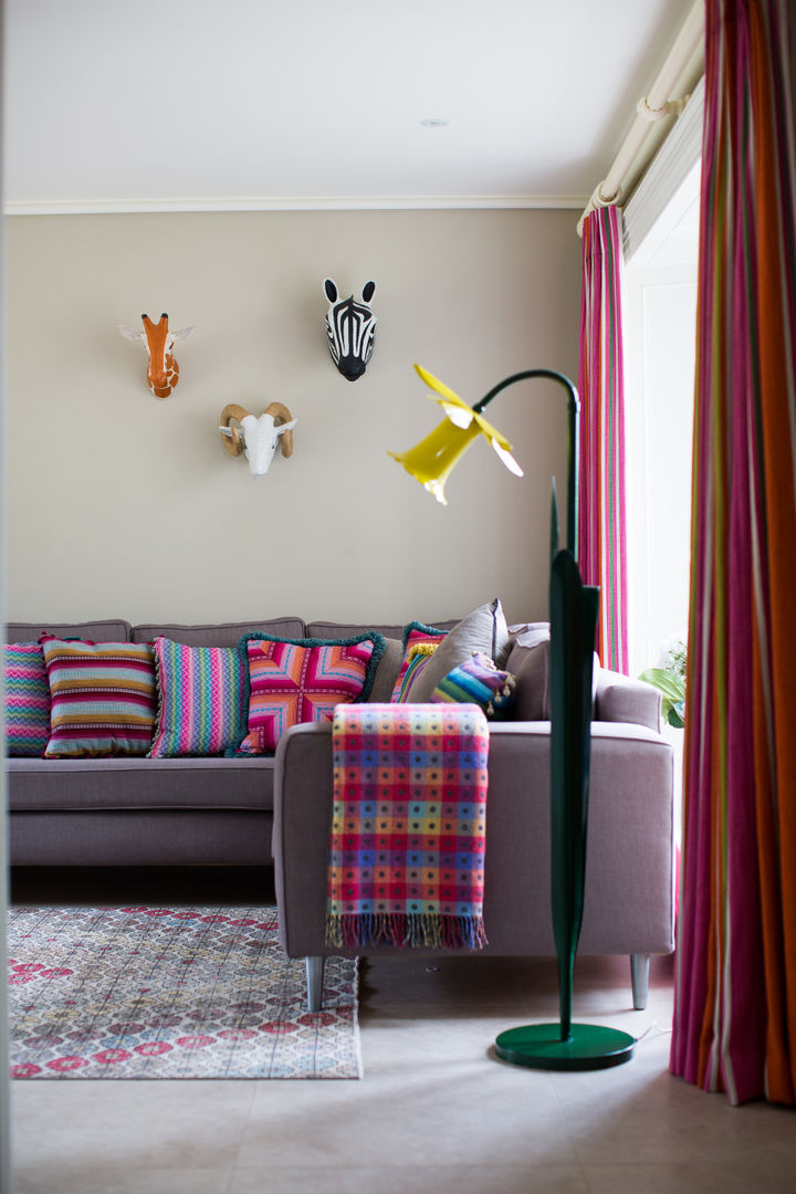 Mixing the Old and New: Irish Manor House , Thompson Clarke Thompson Clarke Klassische Kinderzimmer