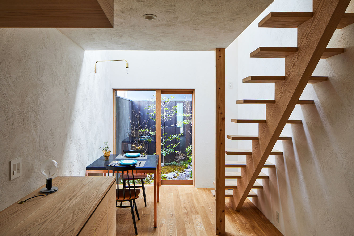 京の町屋 改修, 一級建築士事務所 こより 一級建築士事務所 こより Modern living room White