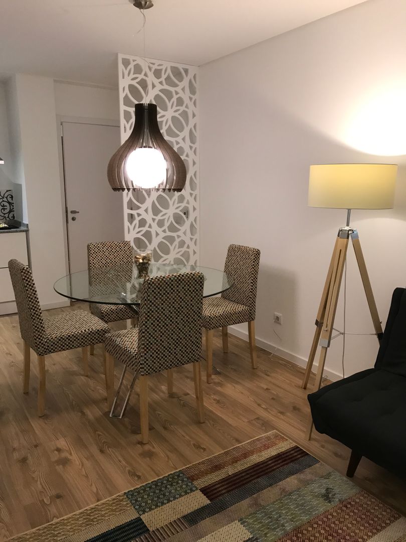 Apartamento T1 Wood, Alma Braguesa Furniture Alma Braguesa Furniture Eclectic style dining room