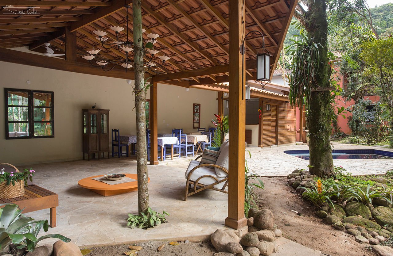 Casa Camburi, SET Arquitetura e Construções SET Arquitetura e Construções トロピカルデザインの リビング