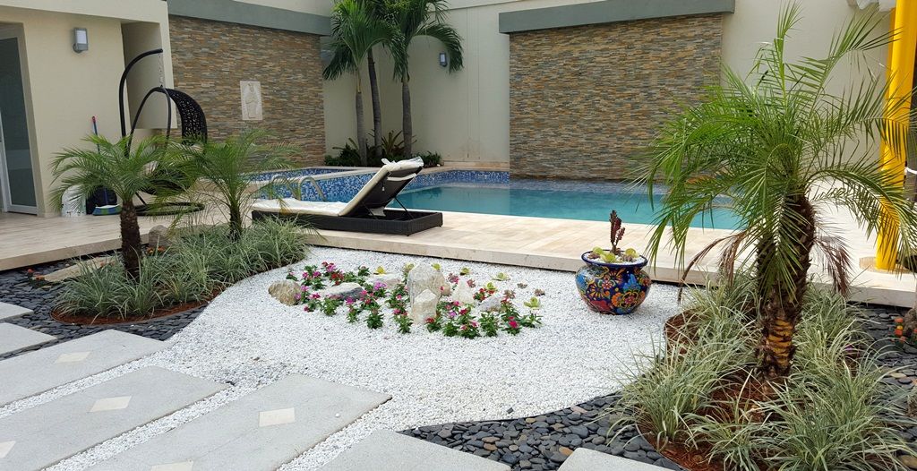 homify Tropical style garden