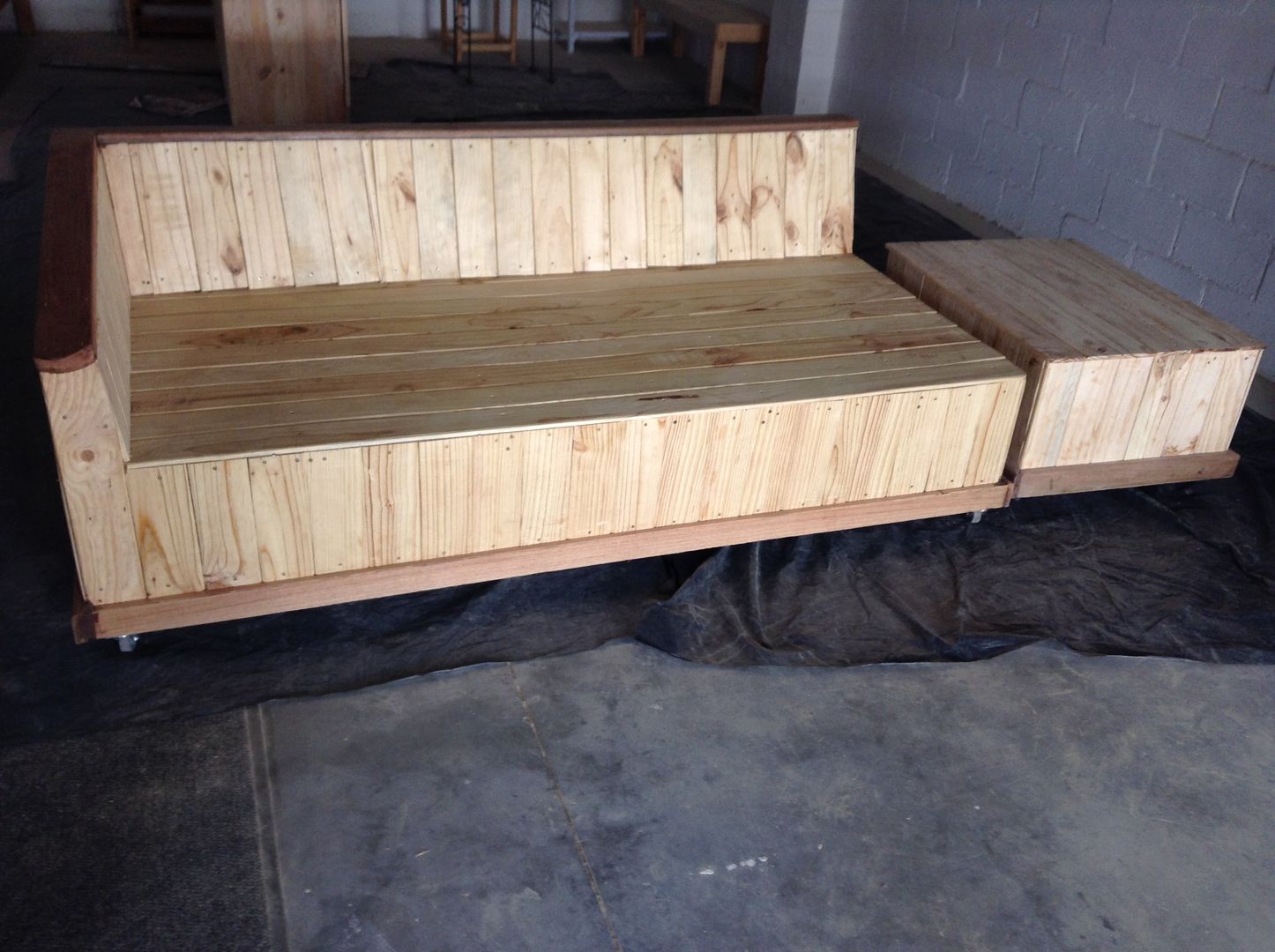 Four Seater Daybed/Couch, Pallet Furniture Cape Town Pallet Furniture Cape Town بلكونة أو شرفة أثاث