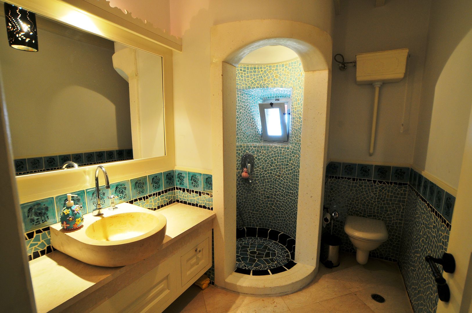 homify Mediterranean style bathrooms