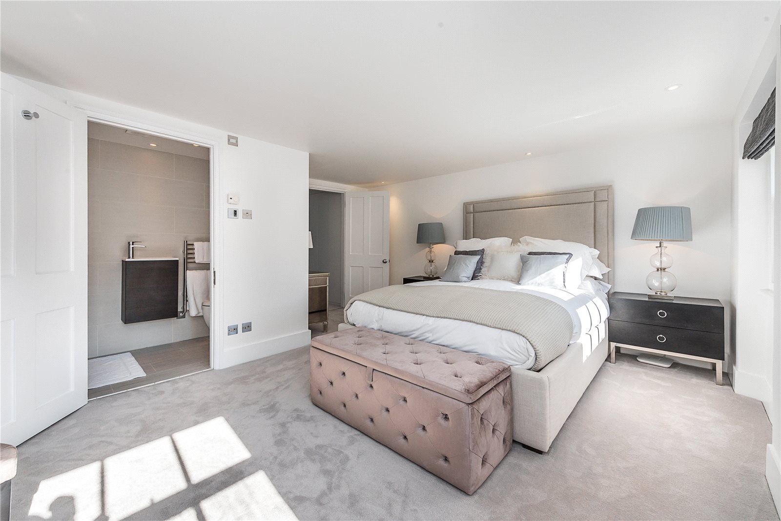 Victoria Square, London SW1W, APT Renovation Ltd APT Renovation Ltd Kamar Tidur Modern