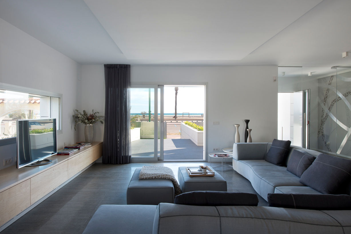 Proyecto integral de vivienda en el mar, HD Arquitectura d'interiors HD Arquitectura d'interiors Salas de estar minimalistas