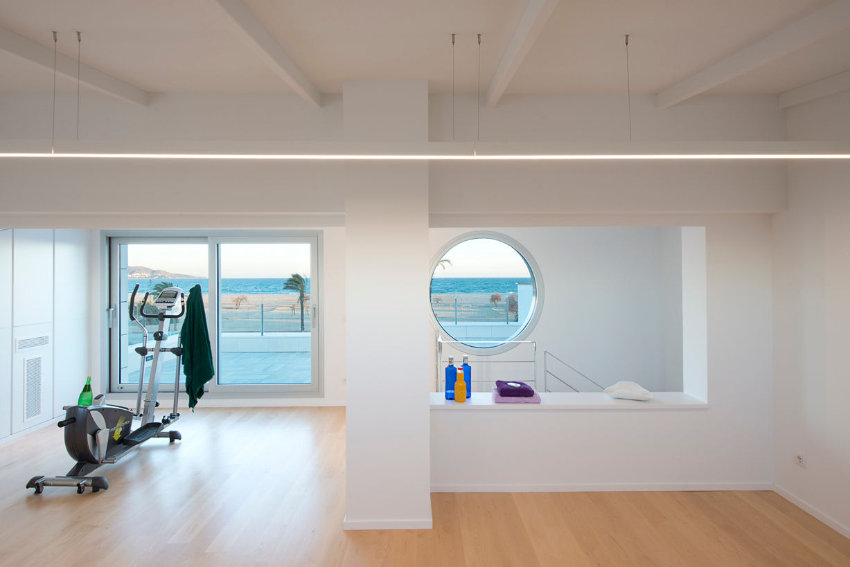 Proyecto integral de vivienda en el mar, HD Arquitectura d'interiors HD Arquitectura d'interiors 미니멀리스트 피트니스 룸