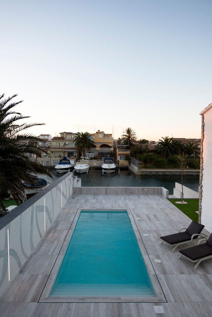 Proyecto integral de vivienda en el mar, HD Arquitectura d'interiors HD Arquitectura d'interiors Piscinas minimalistas