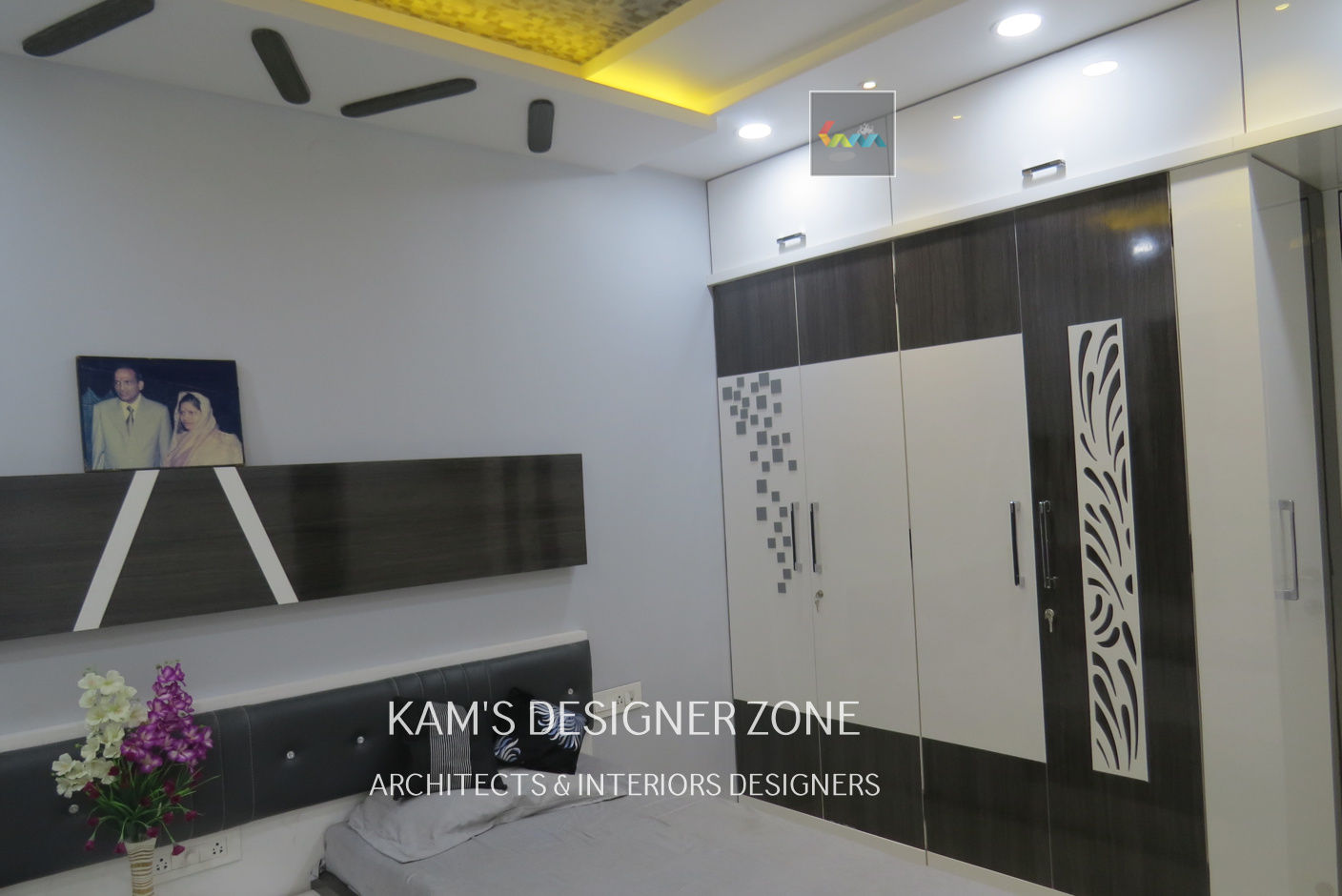 Home Interior Design for PREETI AGARWAL, KAMS DESIGNER ZONE KAMS DESIGNER ZONE غرفة نوم