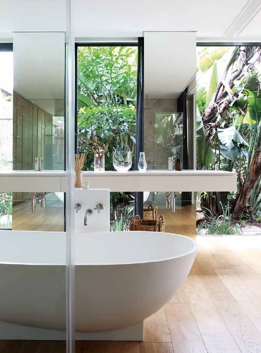 Ferguson Architects Modern bathroom