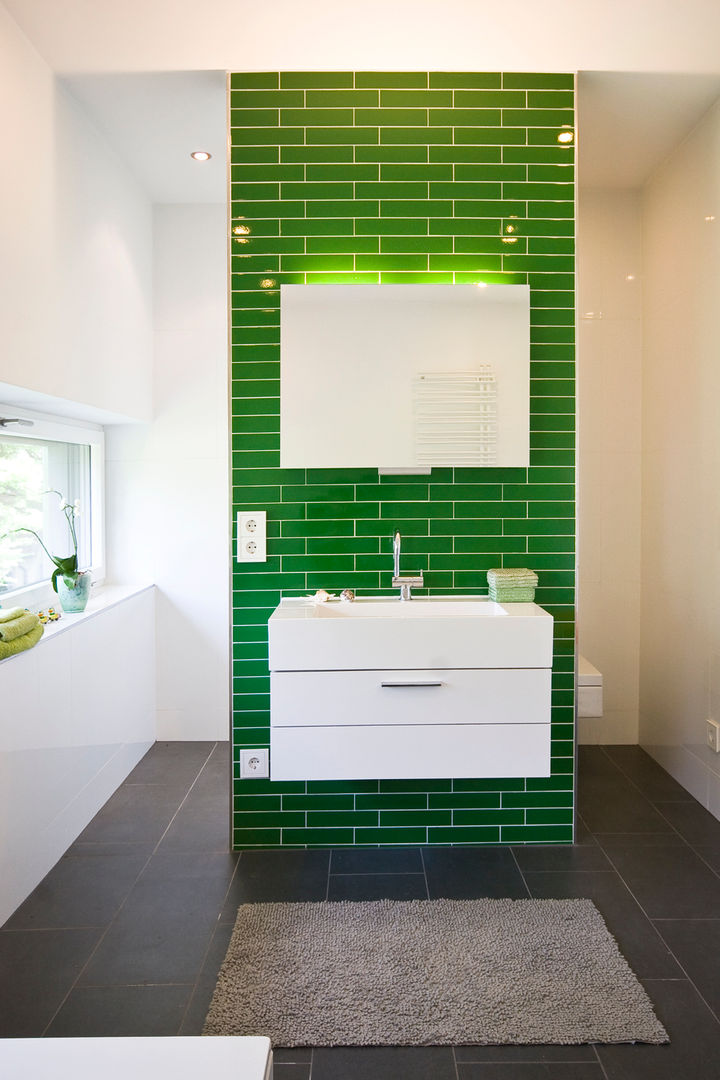 HAUS AM SEEUFER, ARCHITEKTEN GECKELER ARCHITEKTEN GECKELER Minimal style Bathroom Tiles