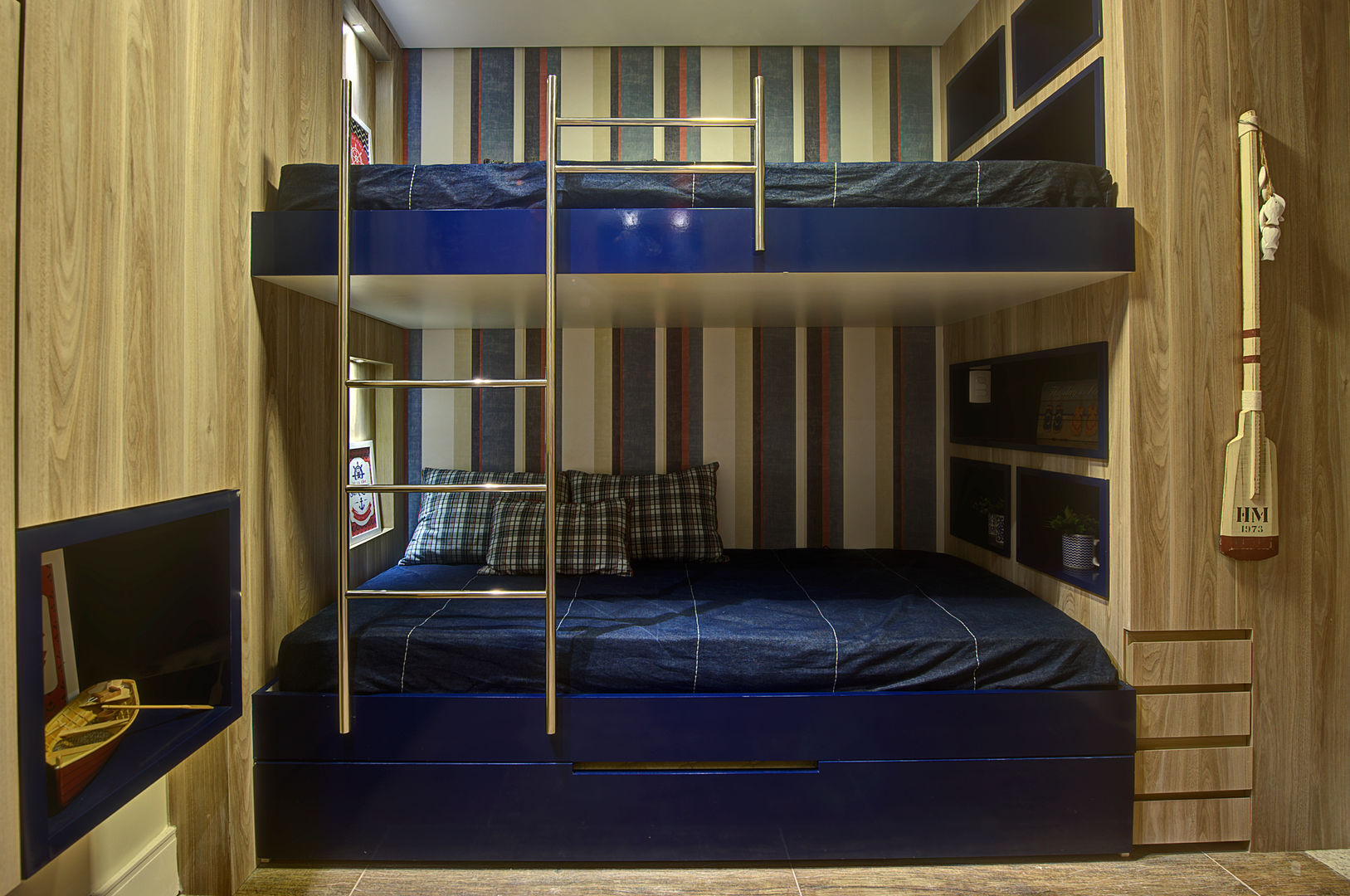 Quarto Navy, Arquiteta Raquel de Castro Arquiteta Raquel de Castro モダンスタイルの寝室