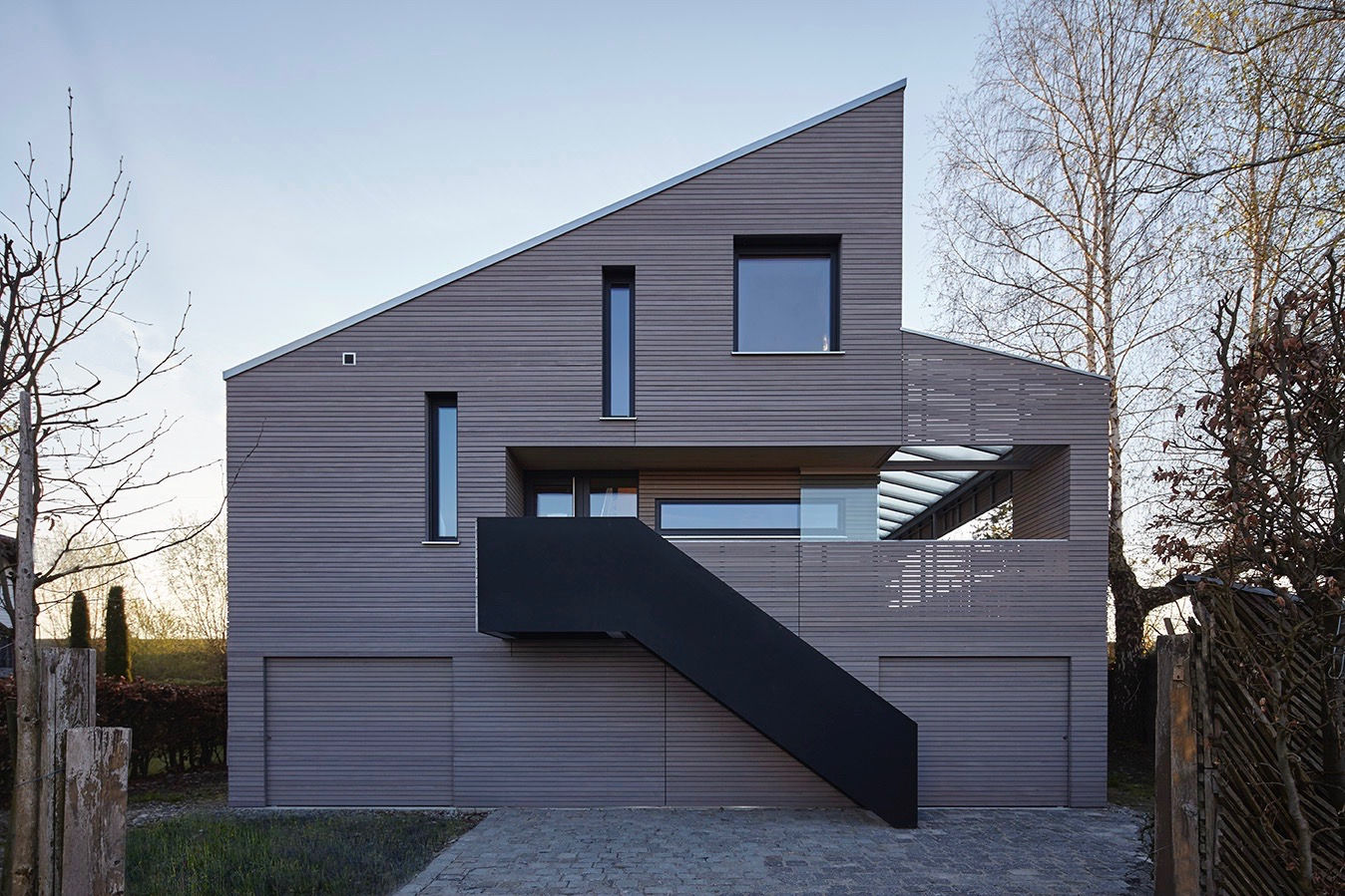 Ein Ferienhaus am Bodensee konzipiert von den Architeckten Geckeler, ARCHITEKTEN GECKELER ARCHITEKTEN GECKELER Casas modernas Madera Acabado en madera