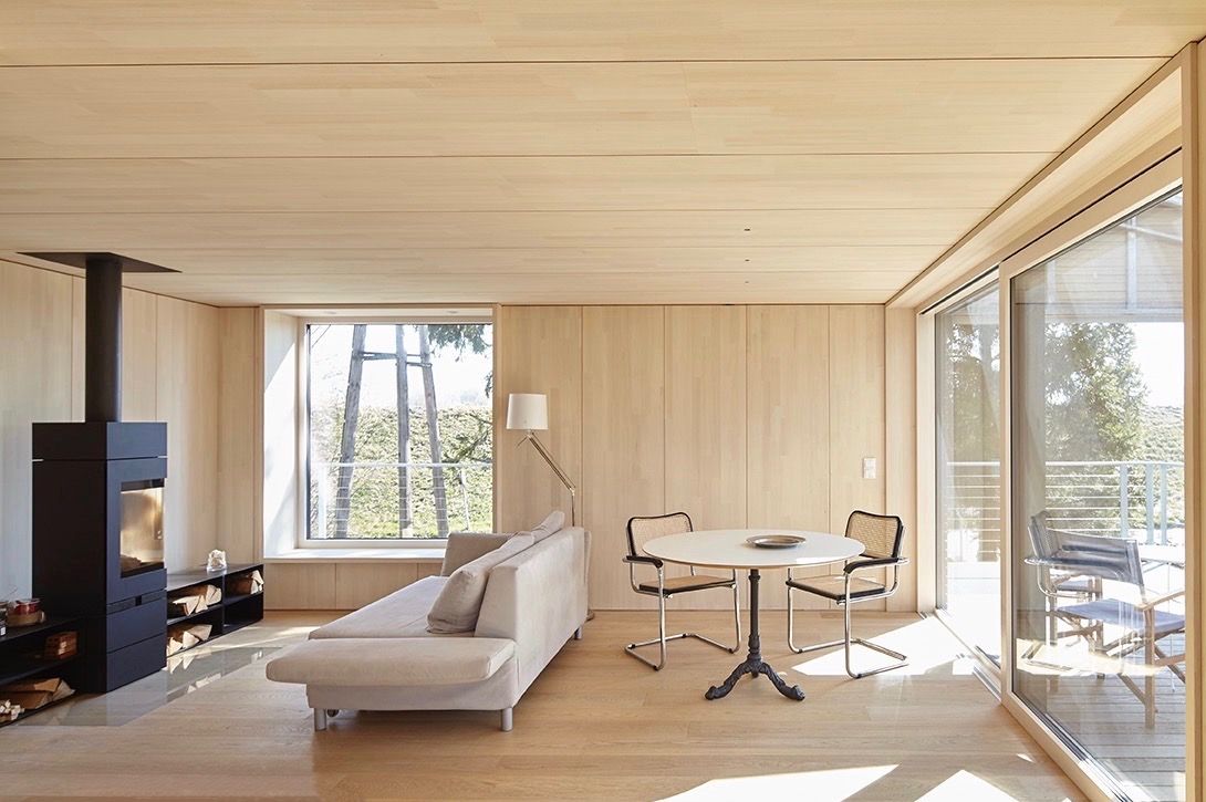 Ein Ferienhaus am Bodensee konzipiert von den Architeckten Geckeler, ARCHITEKTEN GECKELER ARCHITEKTEN GECKELER Salas modernas Madera Acabado en madera