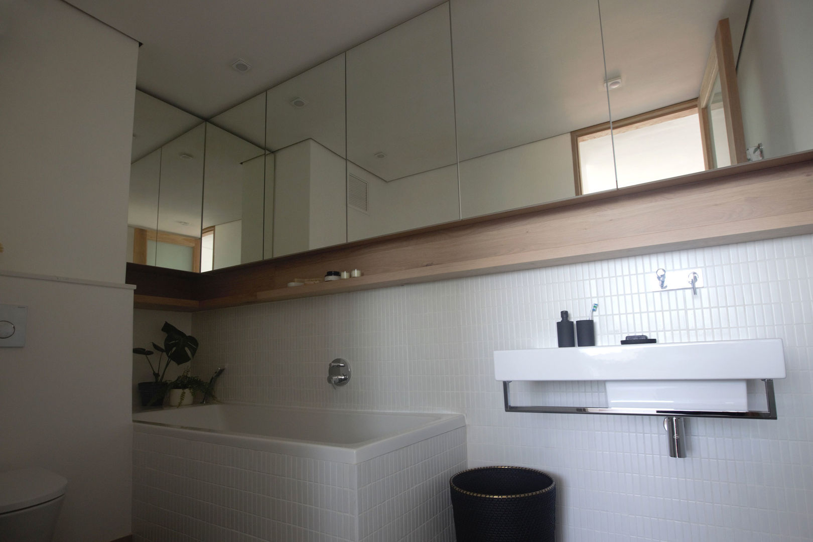 Mouille Point Apartment, Kunst Architecture & Interiors Kunst Architecture & Interiors Modern Bathroom