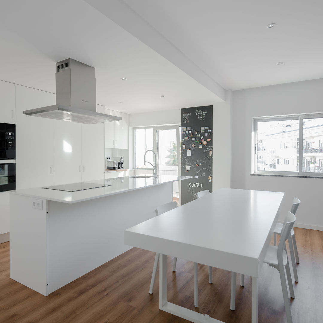 Xavi House, Contexto ® Contexto ® Minimalist kitchen Engineered Wood Transparent