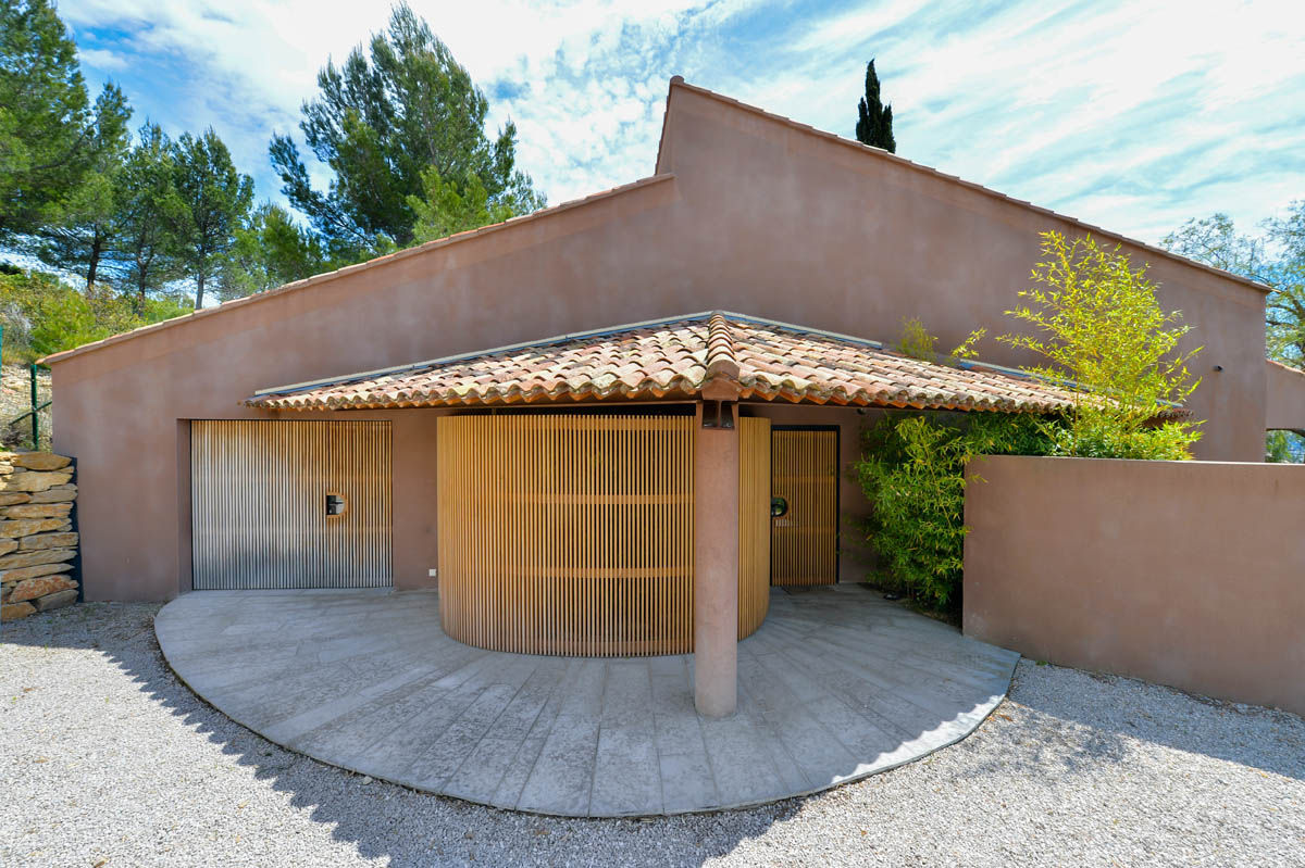 Réinvention / La Cadière d'Azur , Atelier Jean GOUZY Atelier Jean GOUZY Pasillos, vestíbulos y escaleras mediterráneos