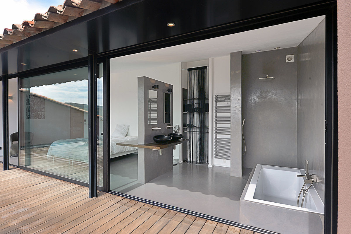 homify Mediterranean style bathrooms