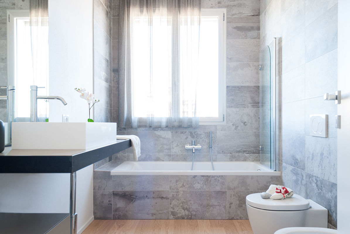 Interior Design | Quadrilocale ad Origgio, Made with home Made with home Minimalist style bathroom