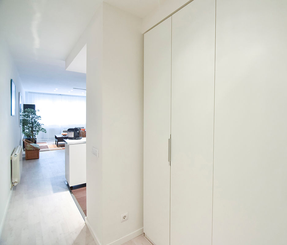 Arco de Triunfo -80 m²-, Barcelona., GokoStudio GokoStudio Коридор