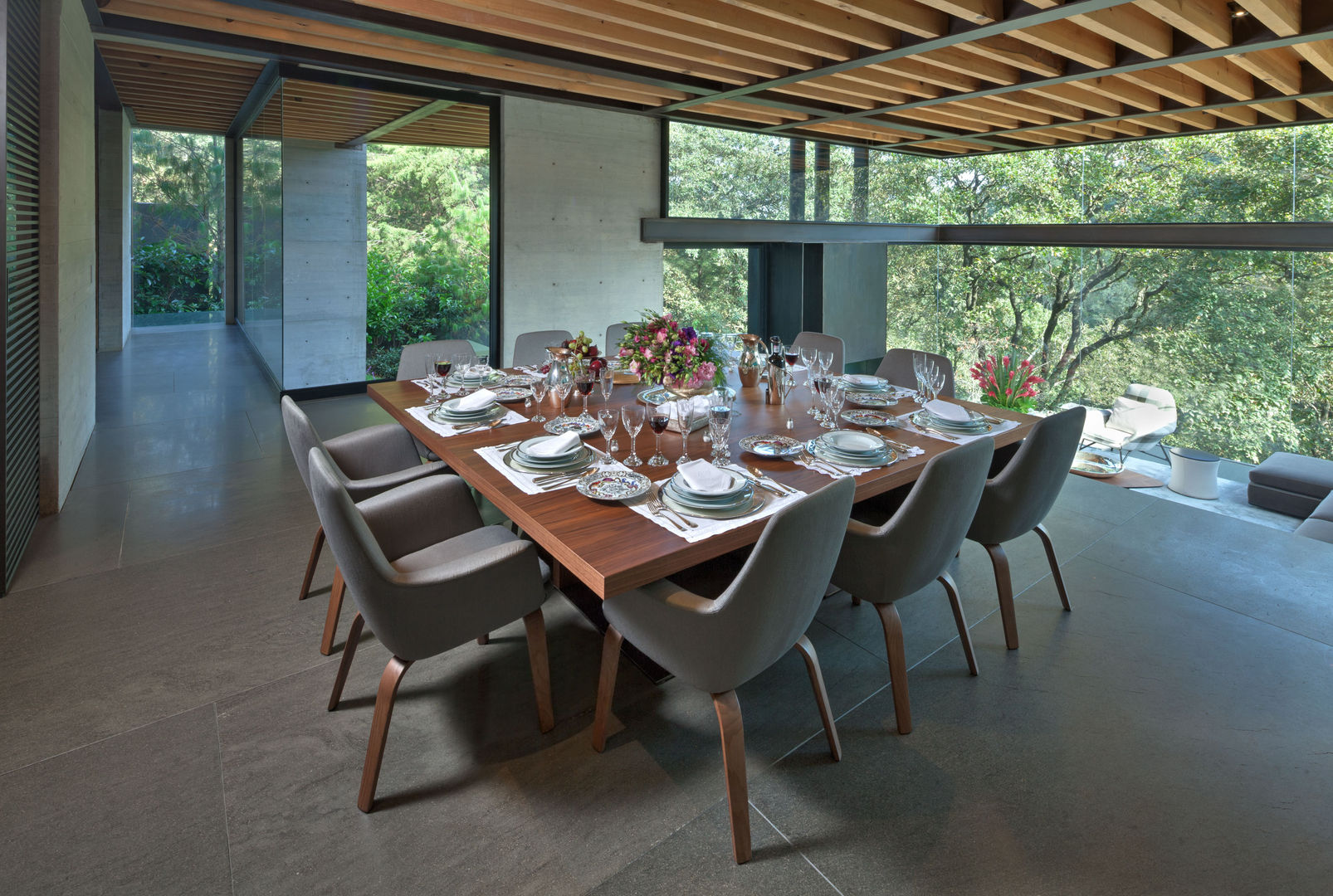 La Casa en el Bosque, grupoarquitectura grupoarquitectura Salas de jantar modernas