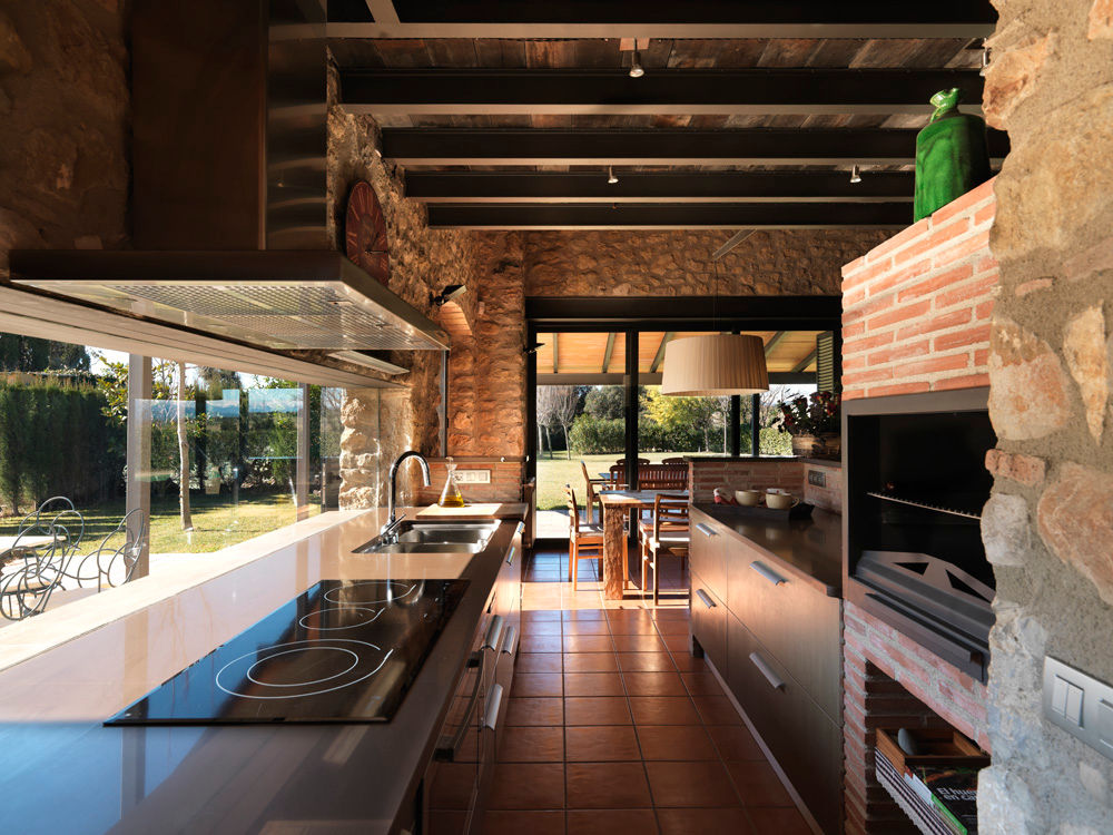 VIVIENDA UNIFAMILIAR AISLADA EN SIURANA, ALT EMPORDÀ, Irabé Projectes Irabé Projectes Dapur Gaya Rustic