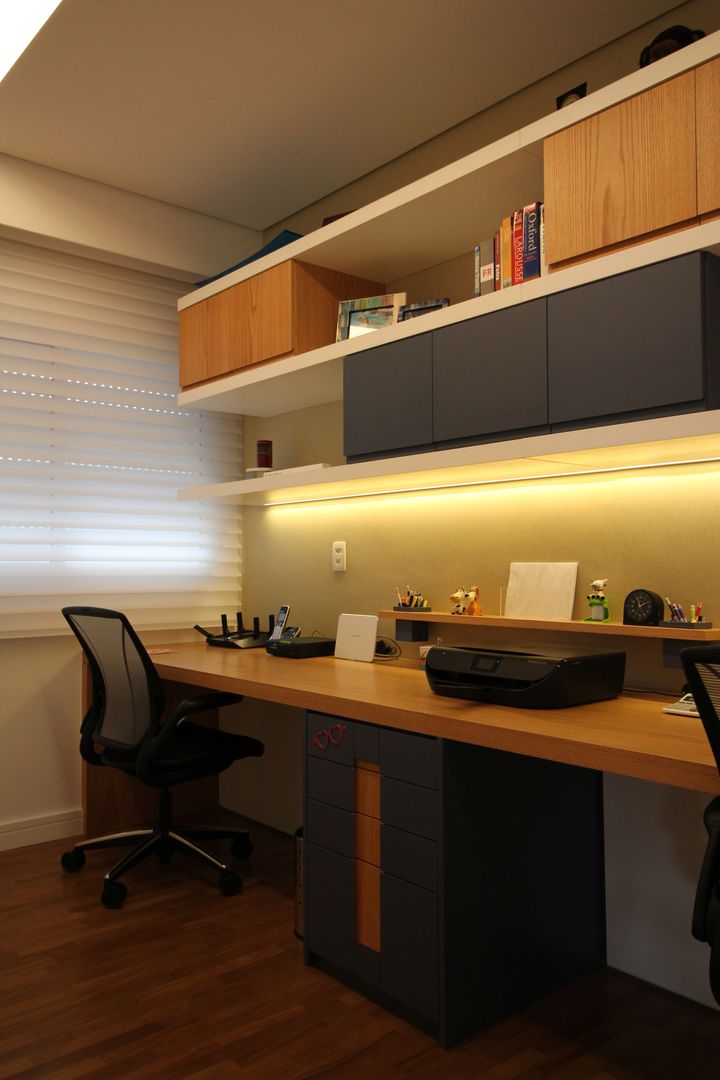 Home Office homify Escritórios modernos Madeira Efeito de madeira home office,design interiores,madeira,escritorio