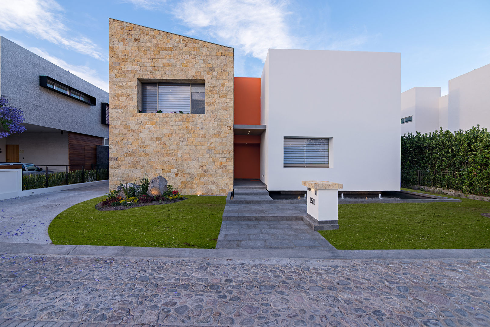 casa del parque /NUEVE CERO UNO/ espacio NUEVE CERO UNO Casas modernas Piedra