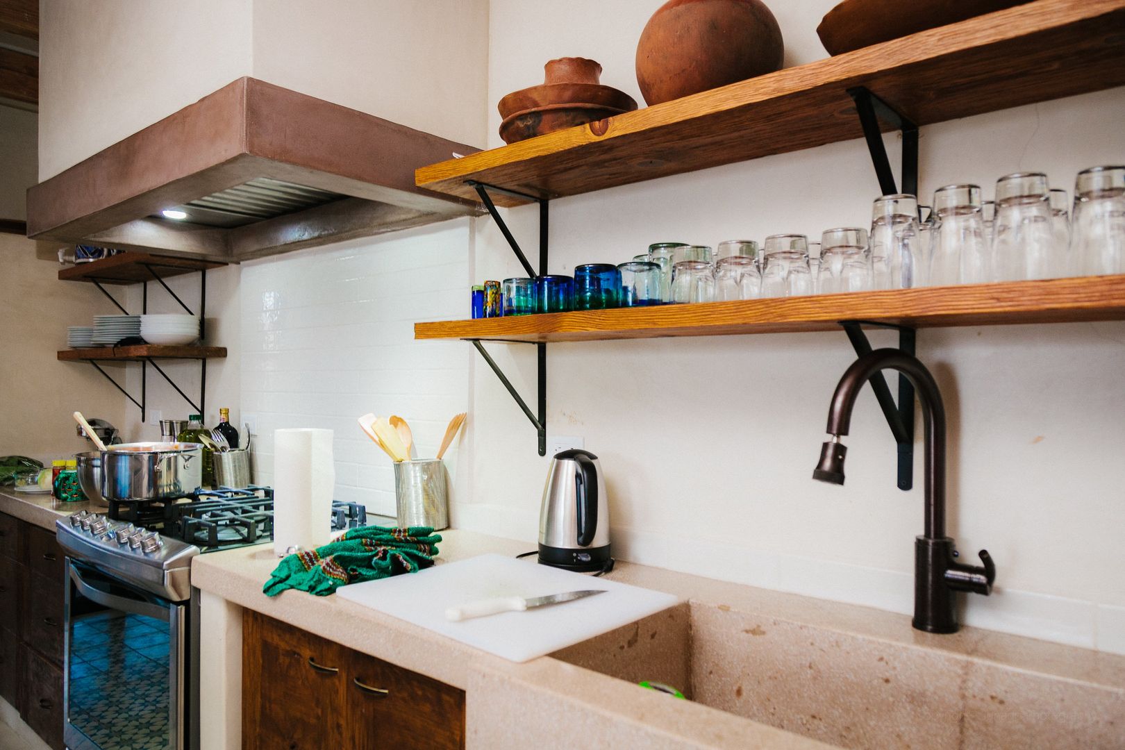 CASA AGUA LUNA, HA Arquitectos HA Arquitectos Kitchen