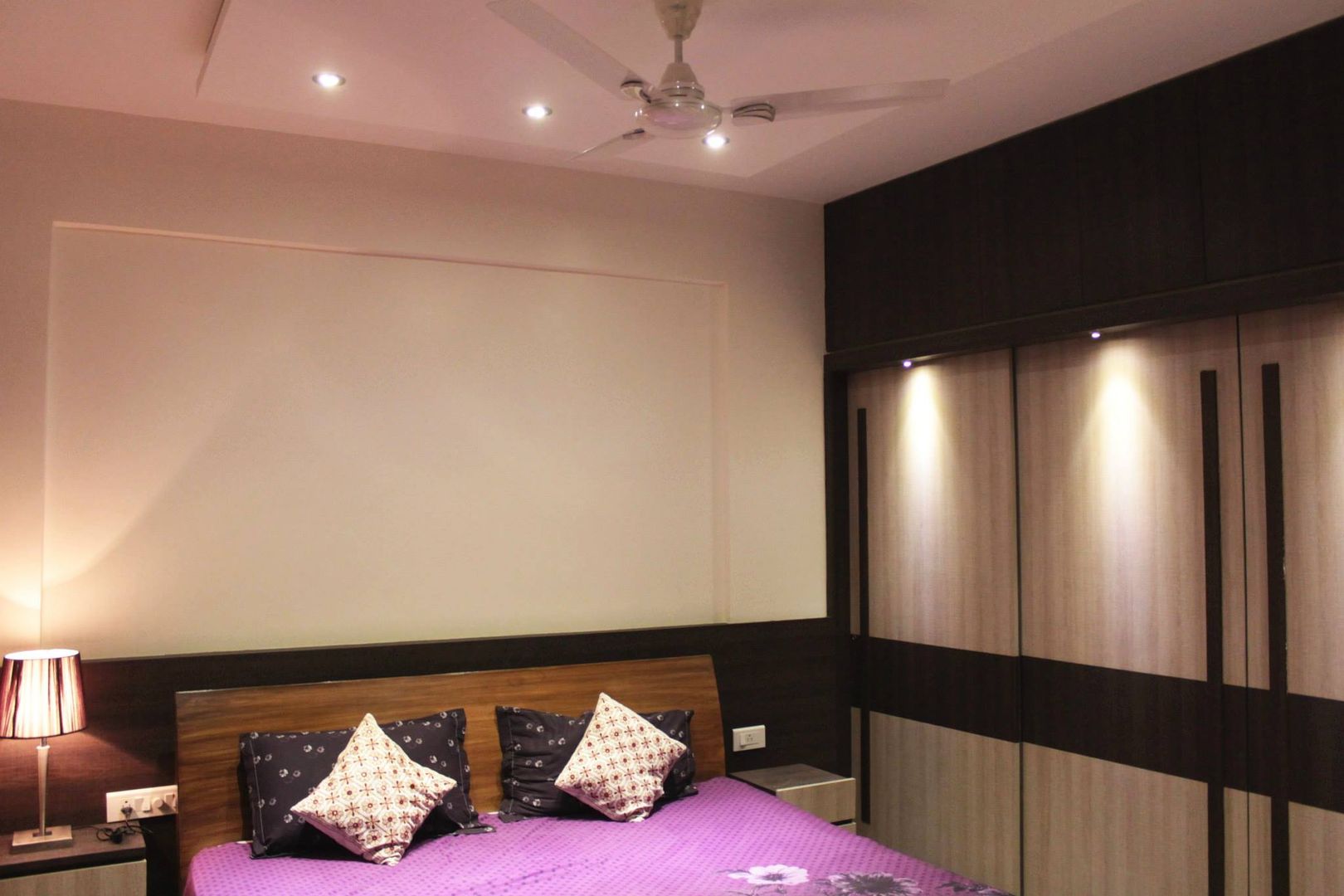 MK Jaiswal House Interior - Mahaveer Laural Apartment, Soul Ziv Architecture Soul Ziv Architecture Dormitorios de estilo moderno