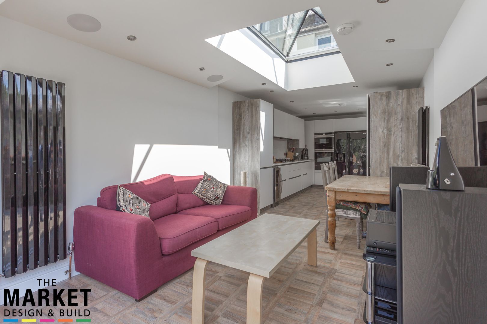 Roof window giving lounge lots of natural light homify Living room