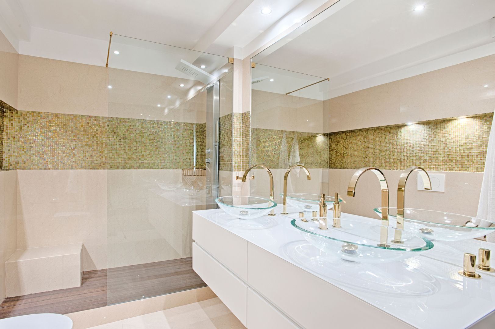 homify Modern bathroom