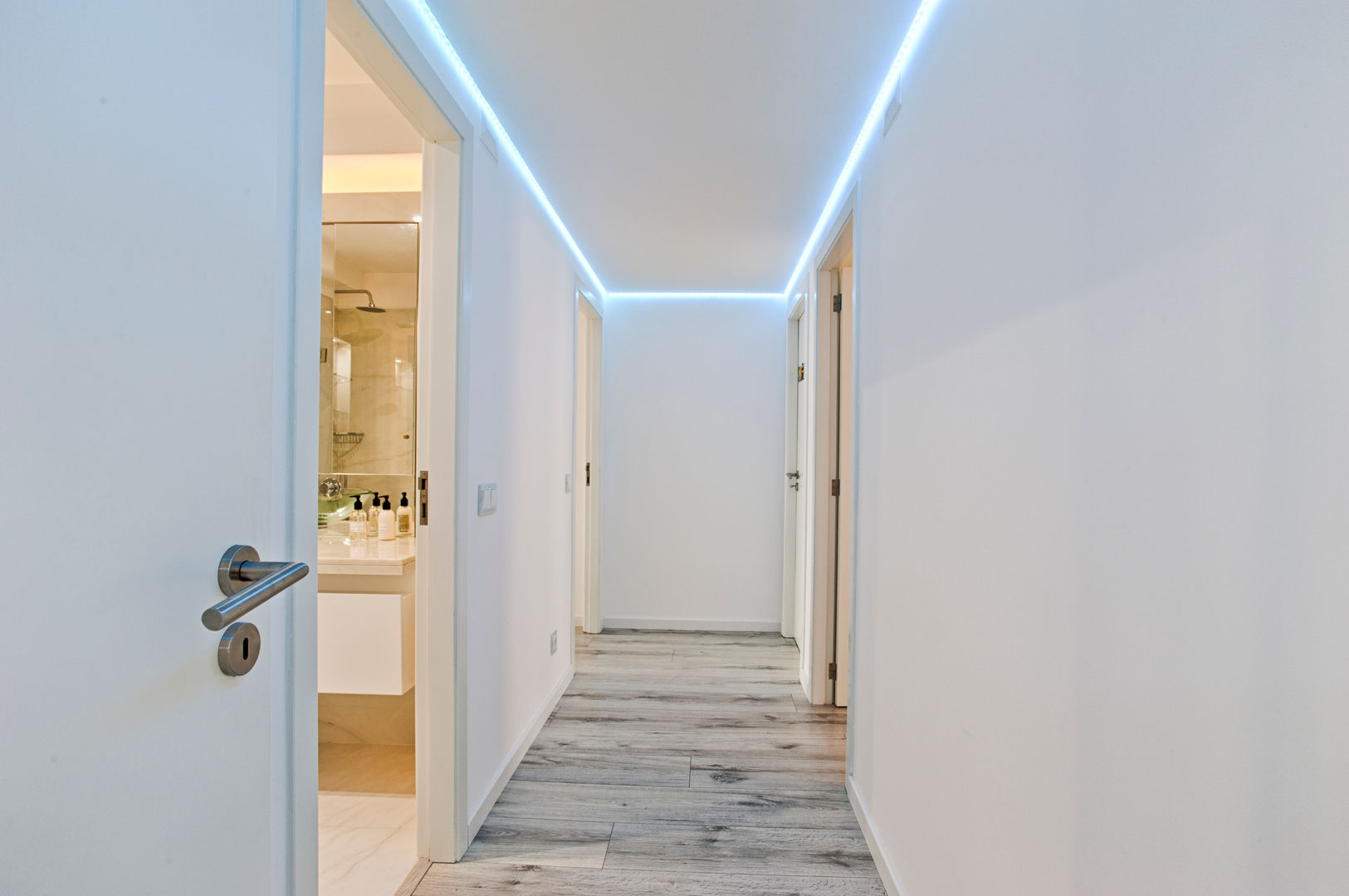 homify Modern corridor, hallway & stairs