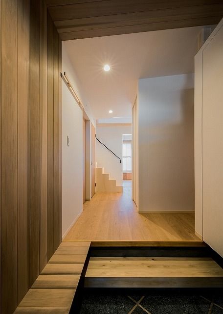 ｔ邸 - 包み込む -, Ju Design 建築設計室 Ju Design 建築設計室 Modern corridor, hallway & stairs