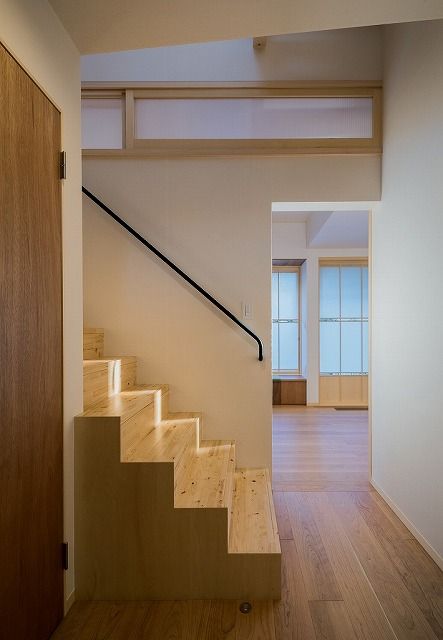 ｔ邸 - 包み込む -, Ju Design 建築設計室 Ju Design 建築設計室 Corredores, halls e escadas modernos