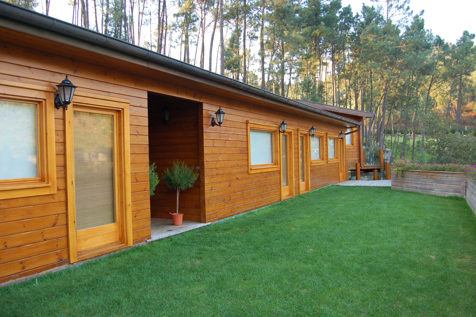 RUSTICASA | Casa suspensa | Monção, RUSTICASA RUSTICASA Chalets & maisons en bois Bois massif Multicolore