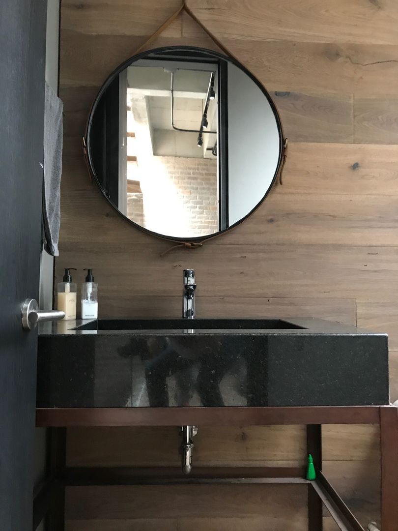 Baño social marisagomezd Baños de estilo industrial Madera Acabado en madera