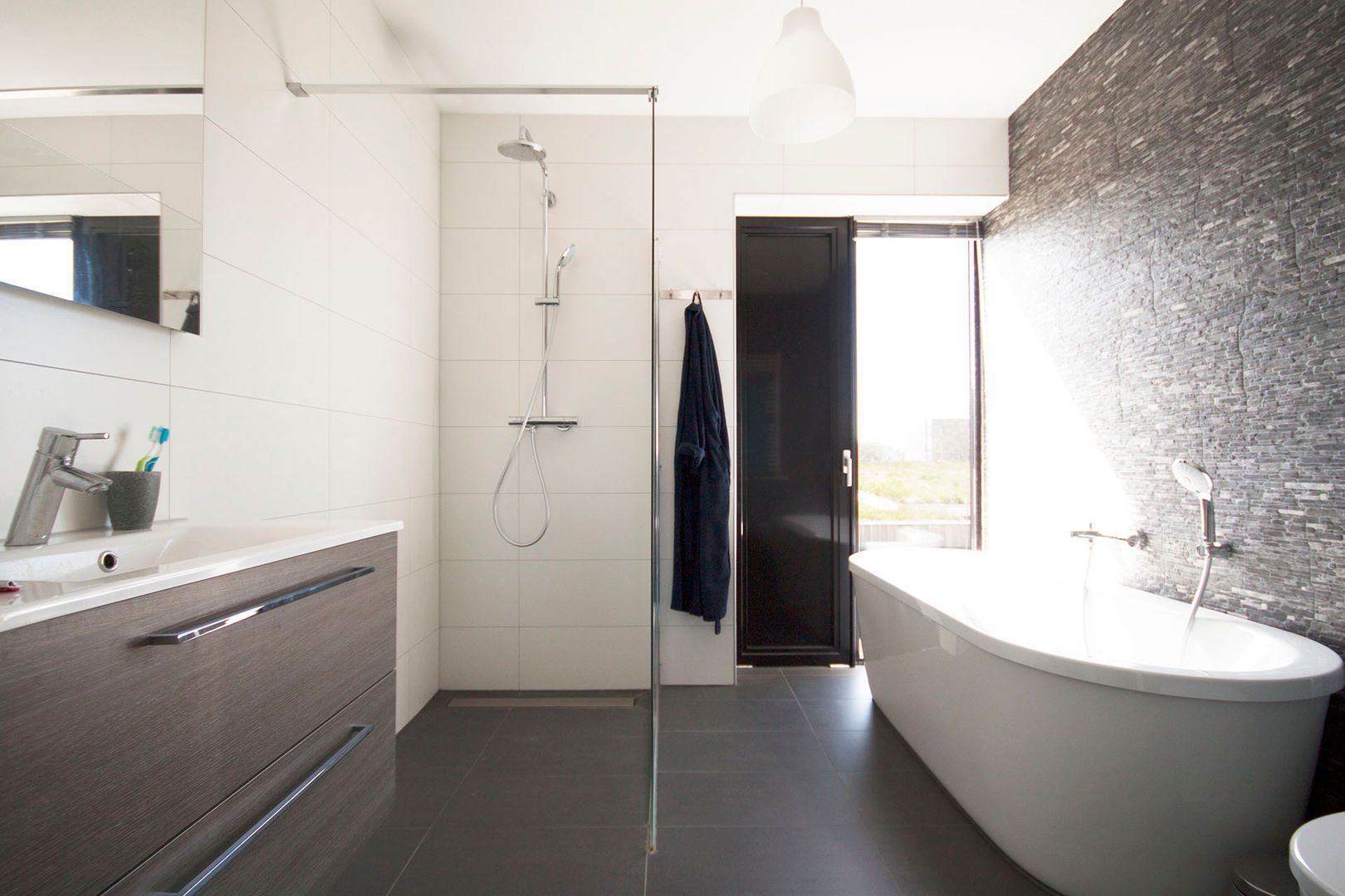 Cataloguswoning Datcha house 4, Nijmegen (Lent), 8A Architecten 8A Architecten Bagno moderno Piastrelle